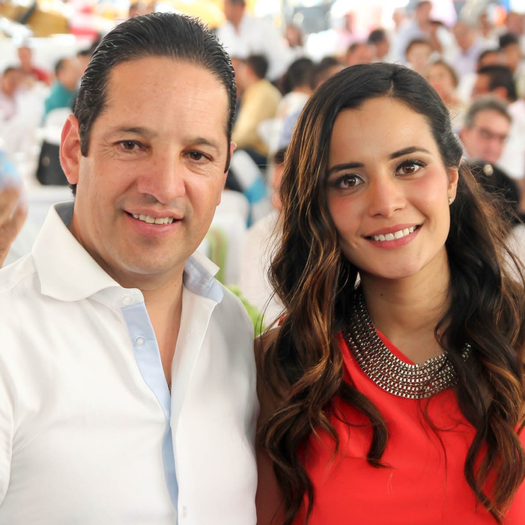 Encabeza gobernador festejo del Día del Albañil