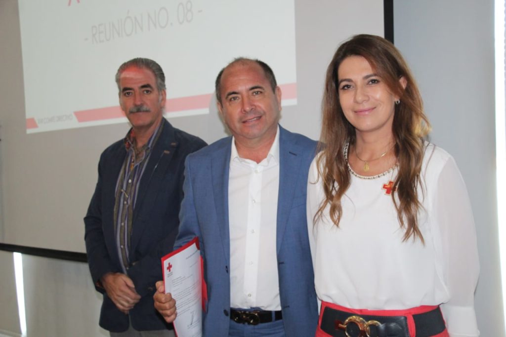 ENTREGA LA CRUZ ROJA RECONOCIMIENTO A CMIC